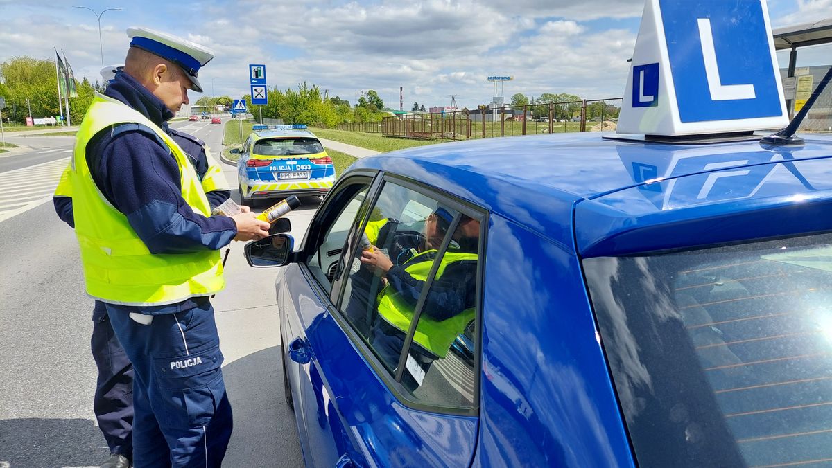 Instruktor nauki jazdy ciężarówką bez uprawnień zatrzymany przez policjantów w Chełmie (zdjęcia)