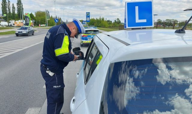 Instruktor nauki jazdy ciężarówką bez uprawnień zatrzymany przez policjantów w Chełmie (zdjęcia)