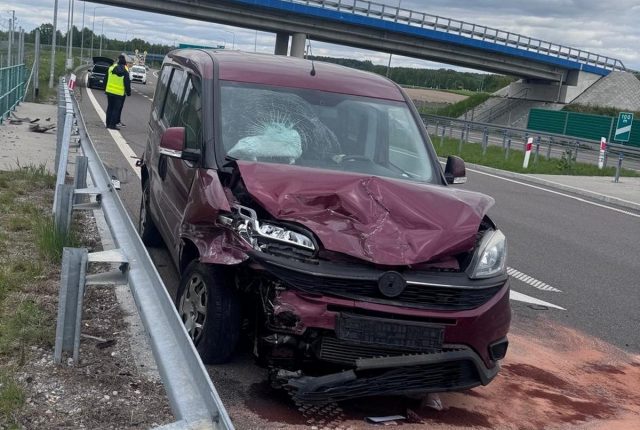 Pijany kierowca doprowadził do kolizji na drodze ekspresowej S19 (zdjęcia)