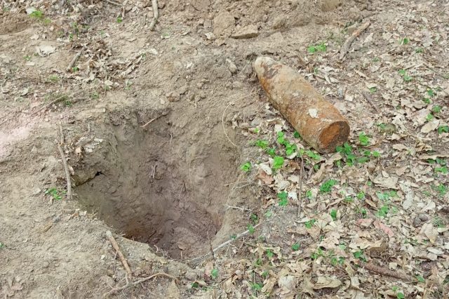 Chodził z wykrywaczem, natrafił na niebezpieczny przedmiot z czasów II wojny światowej