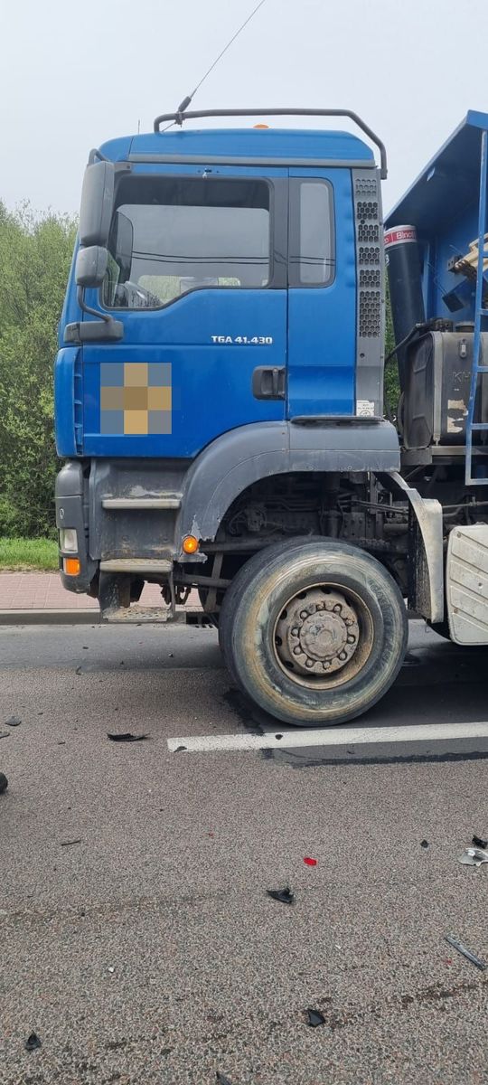 Kolizja trzech pojazdów w Krasnymstawie. Sprawca po alkoholu, wkrótce stanie przed sądem (zdjęcia)