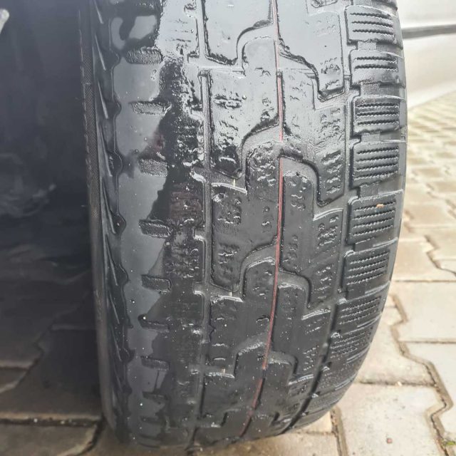 Pierwsza jazda zakończona poważnymi konsekwencjami. 18-latek zatrzymany przez policję w niesprawnym BMW (zdjęcia)