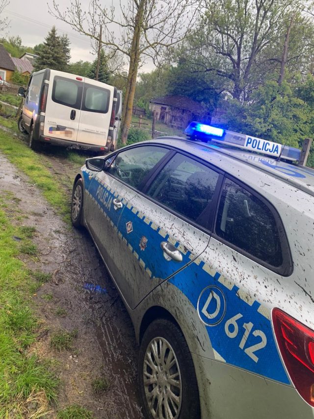 Pijany obywatel Ukrainy uciekał dostawczakiem przed policjantami. Kiedyś stracił już prawo jazdy przez alkohol (zdjęcia)