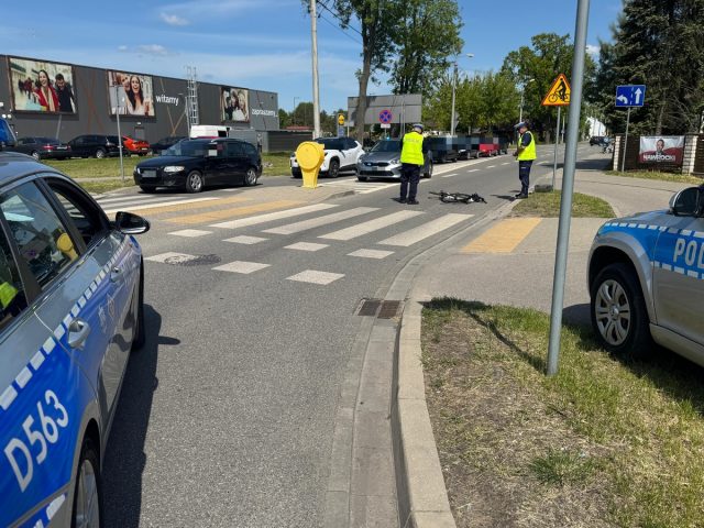 Potrącenie rowerzystki w Parczewie. 63-latka trafiła do szpitala (zdjęcia)