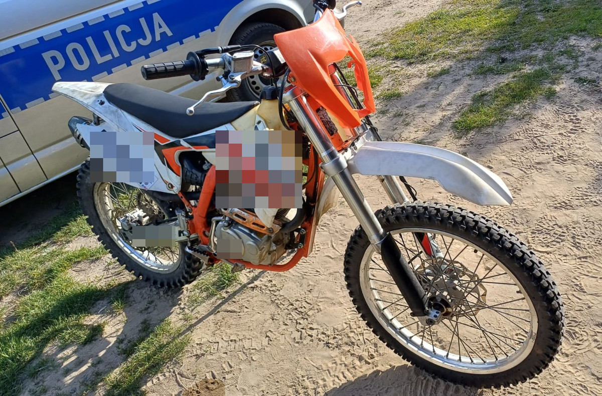 Uciekał przed policjantami motocyklem, rowerem, a potem pieszo. 17-latek stanie przed sądem (zdjęcia)