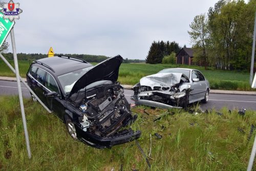 Młody kierowca BMW przesadził z prędkością, doszło do groźnego wypadku (zdjęcia)