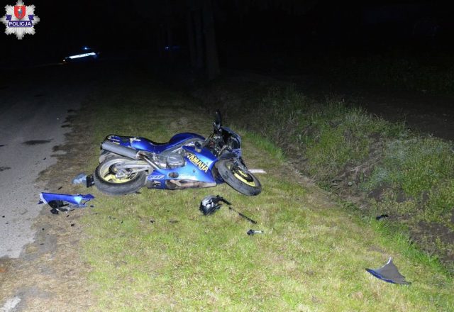 Wypadek z udziałem motocyklisty i osobowego audi. Mężczyzna trafił do szpitala (zdjęcia)
