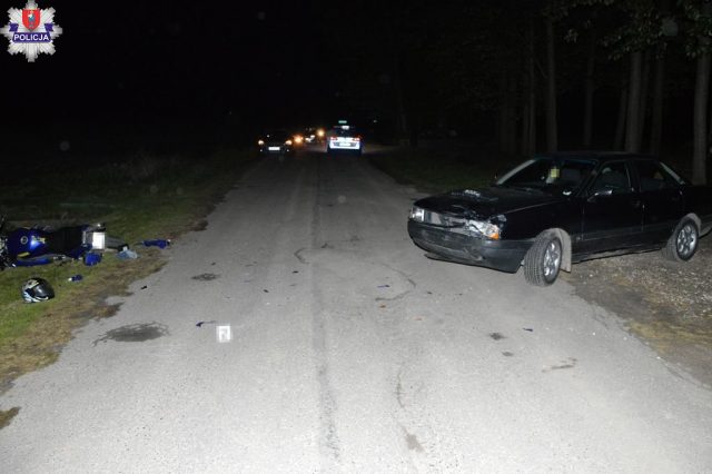 Wypadek z udziałem motocyklisty i osobowego audi. Mężczyzna trafił do szpitala (zdjęcia)