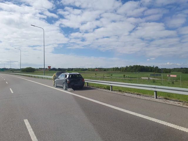 Zderzenie pojazdów na S19 w okolicach węzła Modliborzyce. Zablokowany pas włączenia w kierunku Rzeszowa (zdjęcia)