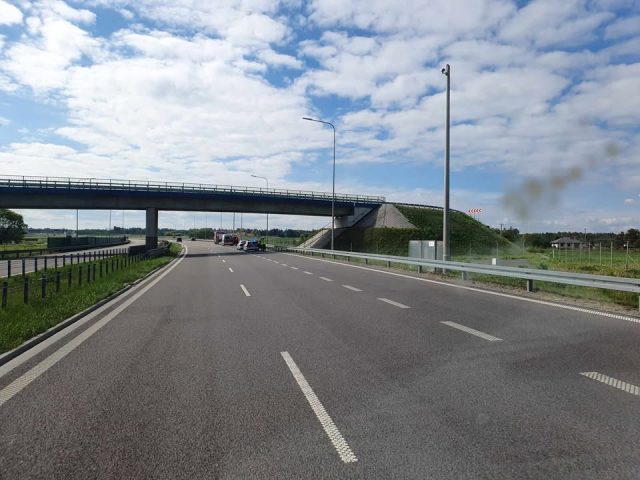Zderzenie pojazdów na S19 w okolicach węzła Modliborzyce. Zablokowany pas włączenia w kierunku Rzeszowa (zdjęcia)
