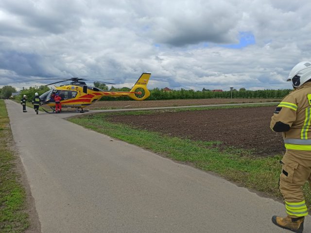 Trzy osoby poszkodowane w zdarzeniu drogowym w Kłodnicy. W akcji ratunkowej śmigłowiec LPR (zdjęcia)