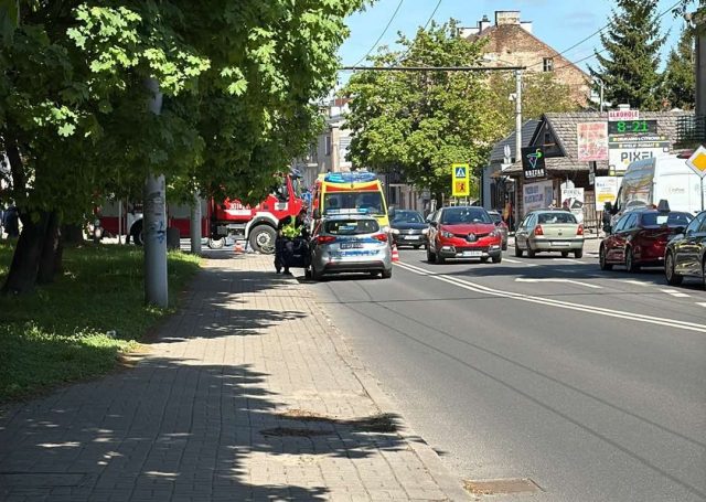 Zderzenie motocyklisty z autem osobowym na ul. Nadbystrzyckiej (zdjęcia)