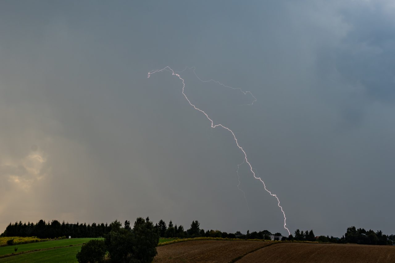 Burze pojawią się w środę nad woj. lubelskim. Spadnie grad, wystąpią ulewy i silny wiatr