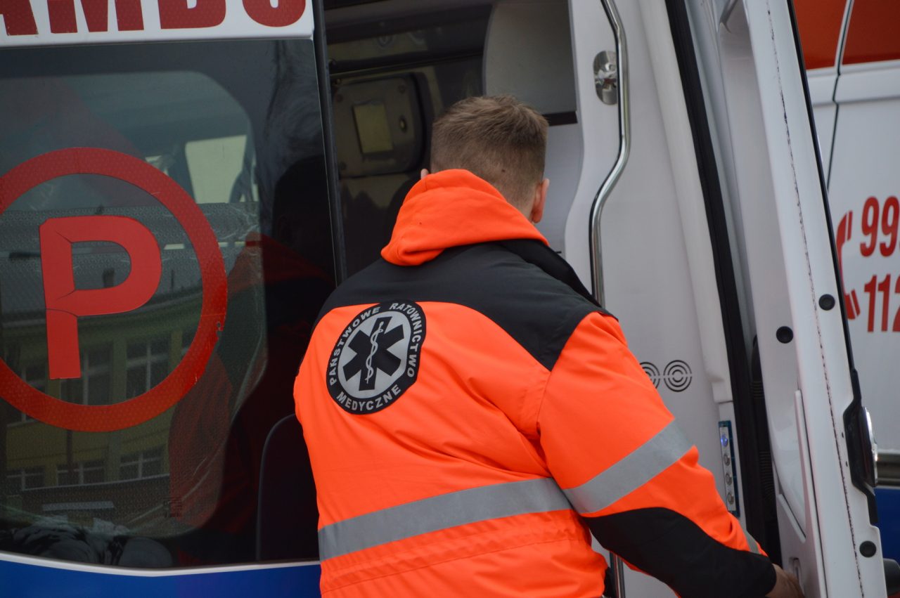 Awantura w łukowskim szpitalu. Ojciec i syn usłyszeli zarzuty za atak na ratowników medycznych