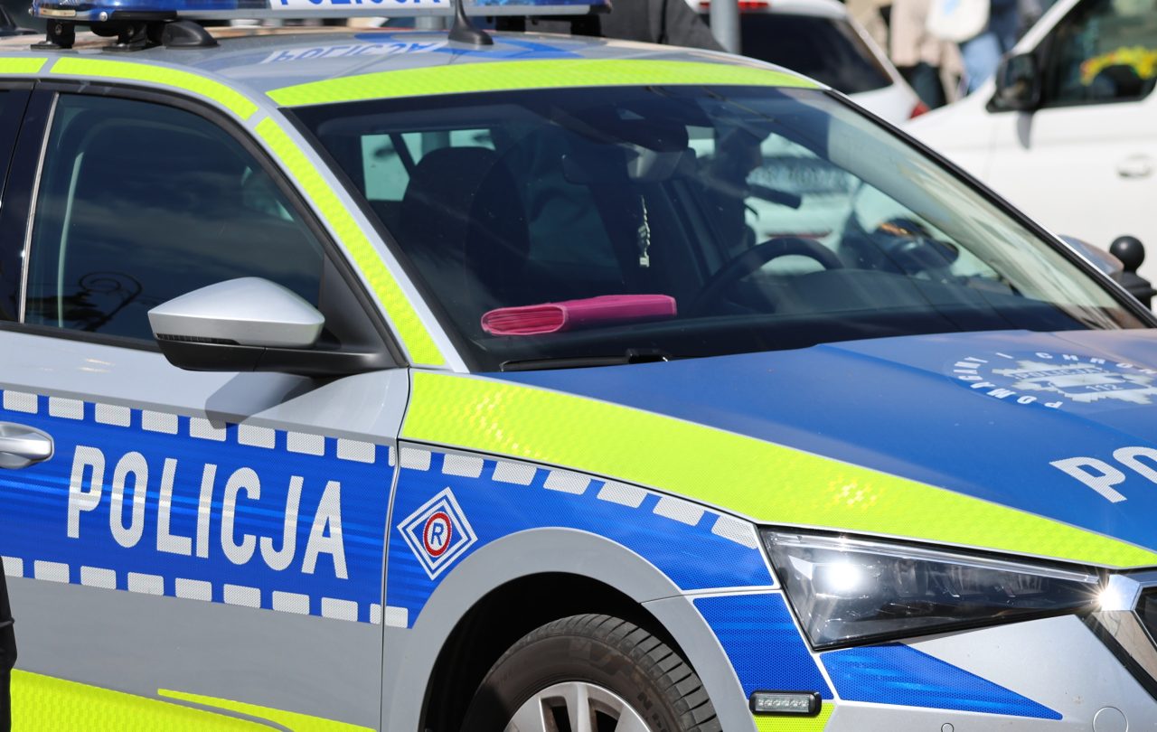 Potrącenie rowerzysty na drodze krajowej nr 12 w Dorohuczy. Droga całkowicie zablokowana, wyznaczono objazdy