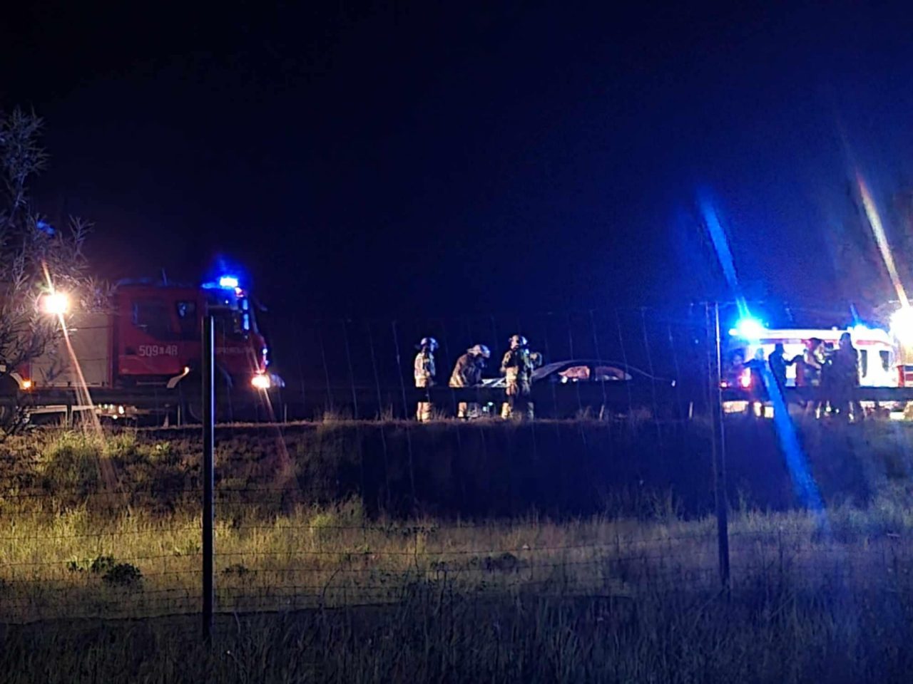 Wypadek na ekspresówce. Auto uderzyło w bariery energochłonne (foto)