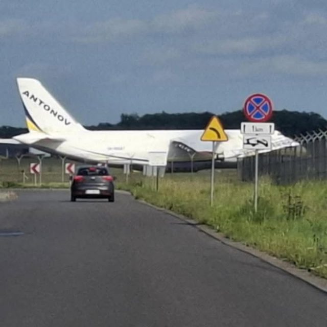 Jeden z największych samolotów świata wylądował na lubelskim lotnisku. Ma to związek z obecnością armii w tym miejscu (zdjęcia, wideo)