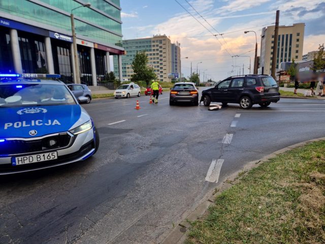 Wyjeżdżał z bocznej uliczki. Nie zauważył nadjeżdżającego BMW (zdjęcia)