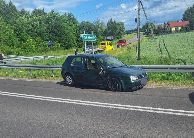 Zignorował znak stop, doprowadził do wypadku. Jedna osoba trafiła do szpitala (zdjęcia)