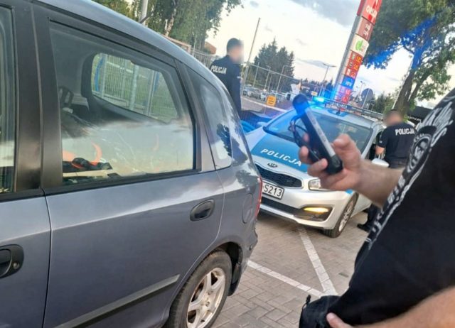 O krok od tragedii. Kilkuletnie dziecko jechało rowerem po ekspresówce (foto)