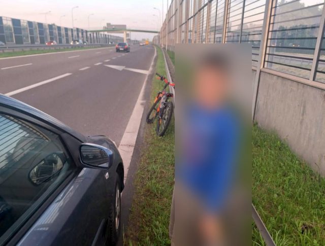 O krok od tragedii. Kilkuletnie dziecko jechało rowerem po ekspresówce (foto)