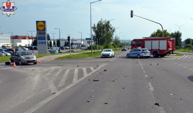 Nie ustąpiła pierwszeństwa na skrzyżowaniu. Dwie kobiety trafiły do szpitala (zdjęcia)
