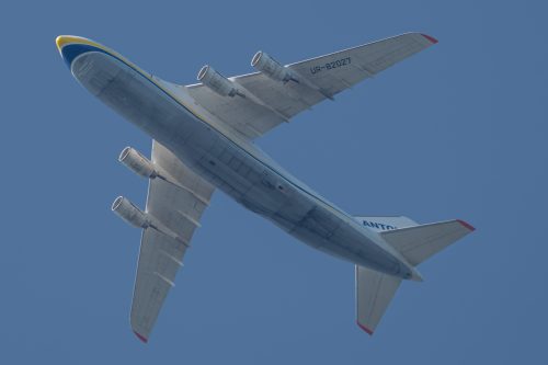 Kolejny ogromny samolot na lubelskim lotnisku. Poranne lądowanie An-124 (zdjęcia, wideo)