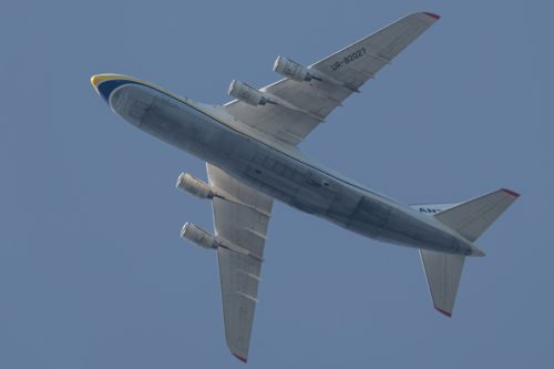 Kolejny ogromny samolot na lubelskim lotnisku. Poranne lądowanie An-124 (zdjęcia, wideo)