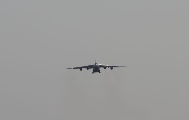 Kolejny ogromny samolot na lubelskim lotnisku. Poranne lądowanie An-124 (zdjęcia, wideo)