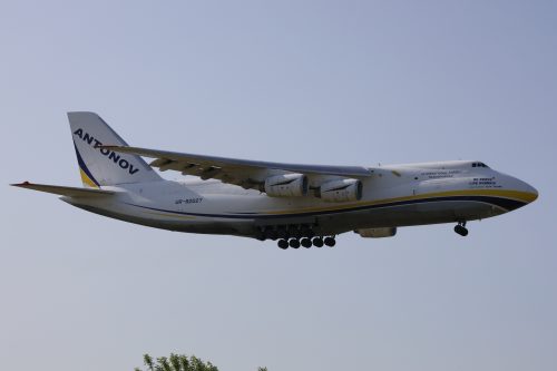 Kolejny ogromny samolot na lubelskim lotnisku. Poranne lądowanie An-124 (zdjęcia, wideo)