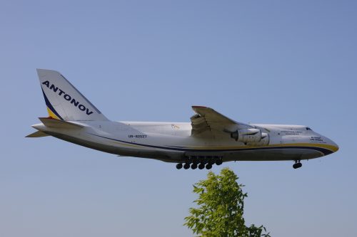 Kolejny ogromny samolot na lubelskim lotnisku. Poranne lądowanie An-124 (zdjęcia, wideo)