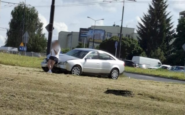 W nazwie ma rondo, choć nim nie jest. Znów zderzyły się tam dwa auta, tym razem oba to audi (zdjęcia)