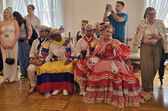 Artyści z różnych krajów zjechali do Zamościa na Festiwal. Zostali wzięci za nielegalnych migrantów i zwyzywani