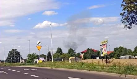 Zaczęły się żniwa, strażacy walczą z pożarami na polach. Obok Lublina z ogniem walczy 15 zastępów (wideo)