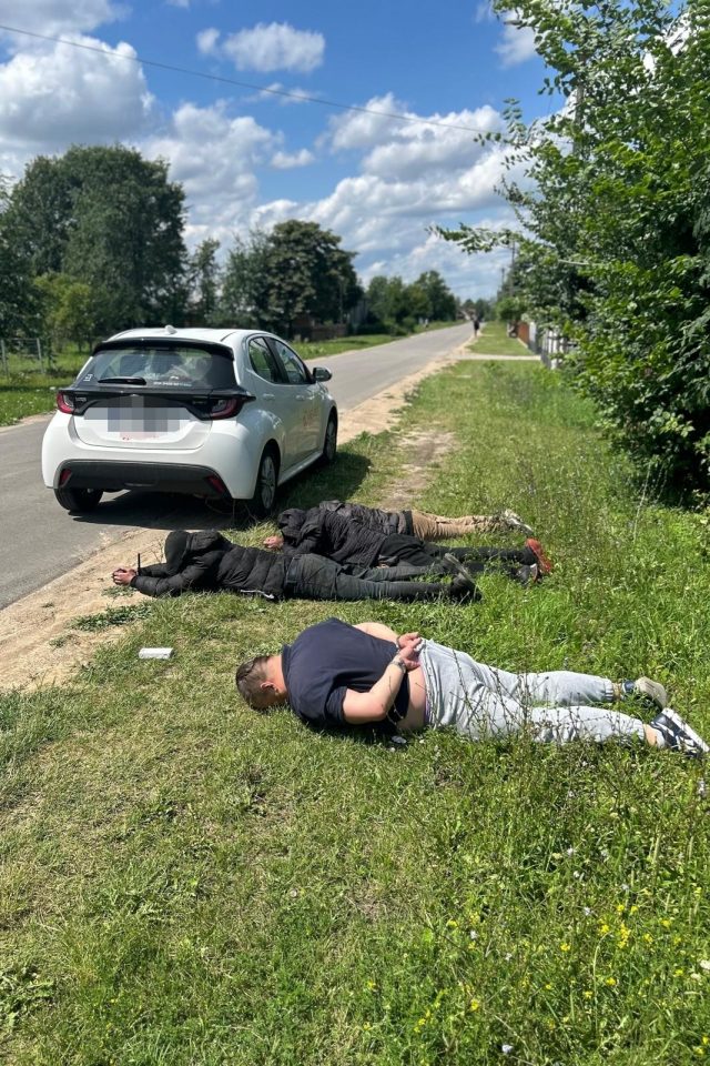 Kolejne próby nielegalnego przekroczenia granicy polsko-białoruskiej. Migranci atakowali służby, zatrzymano kurierów (wideo)
