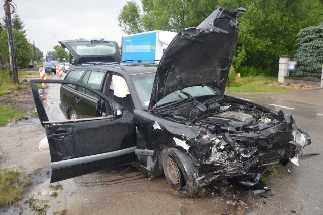 Tragiczny finał zderzenia mercedesa z fiatem. Jedna osoba nie żyje (zdjęcia)