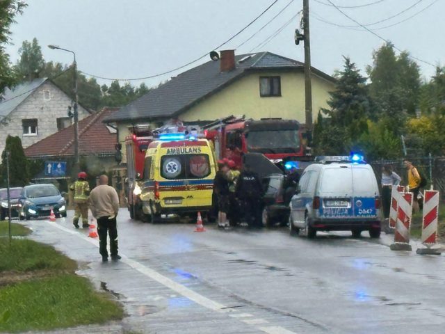 Tragiczny finał zderzenia mercedesa z fiatem. Jedna osoba nie żyje (zdjęcia)