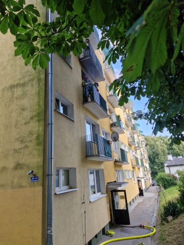 Pożar w bloku w Lublinie. Trwa akcja gaśnicza, są utrudnienia w ruchu (zdjęcia)