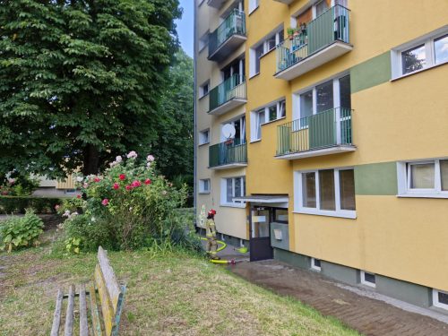 Pożar w bloku w Lublinie. Trwa akcja gaśnicza, są utrudnienia w ruchu (zdjęcia)
