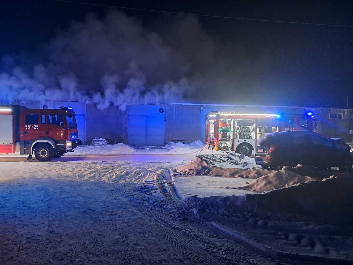 Czujność policjantów zapobiegła większym stratom. Pożar budynku gospodarczego w Orchówku