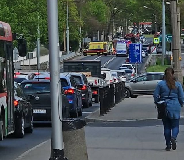 Wypadek na przejściu dla pieszych na al. Piłsudskiego w Lublinie. Duże utrudnienia w ruchu