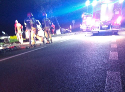 Tragiczny wypadek na trasie Lublin-Chełm. BMW rozpadło się na pół po zderzeniu z Oplem