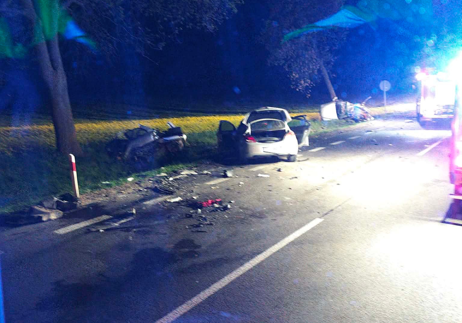 Tragiczny wypadek na trasie DK12 Lublin–Chełm. BMW rozpadło się na pół, nie żyje 19-letni kierowca