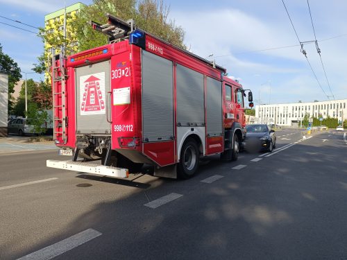 Wypadek motocyklisty w Lublinie. Zaskoczyły go stojące auta
