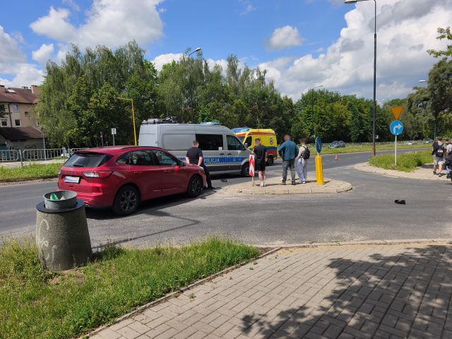 Potrącenie pieszego na al. Sikorskiego w Lublinie. Droga zablokowana, trwa akcja ratunkowa