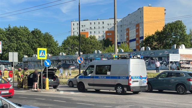 Zderzenie dwóch aut przed przejściem dla pieszych. Na szczęście nikt nie ucierpiał