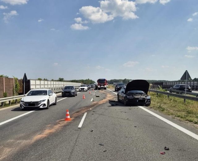 Wypadek na S17 w miejscowości Żerdź. Jezdnia w kierunku Warszawy zablokowana
