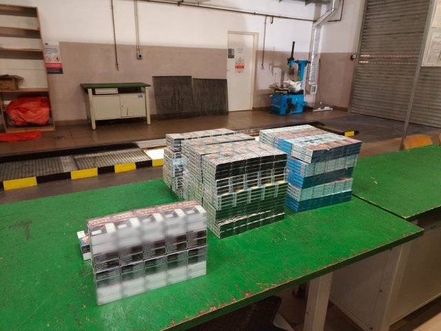 Ponad 2 tysiące paczek papierosów w autobusach z Białorusi. Przemyt udaremniony w Terespolu