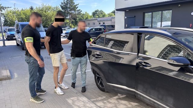 Brutalny atak za koszulkę piłkarską. 17-latek i 19-latek odpowiedzą za rozbój