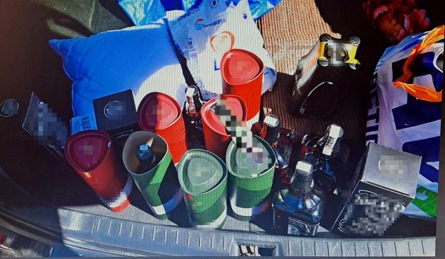 Kradli alkohol, chemię i tekstylia z dyskontów. Trzech mężczyzn zatrzymanych po próbie ucieczki